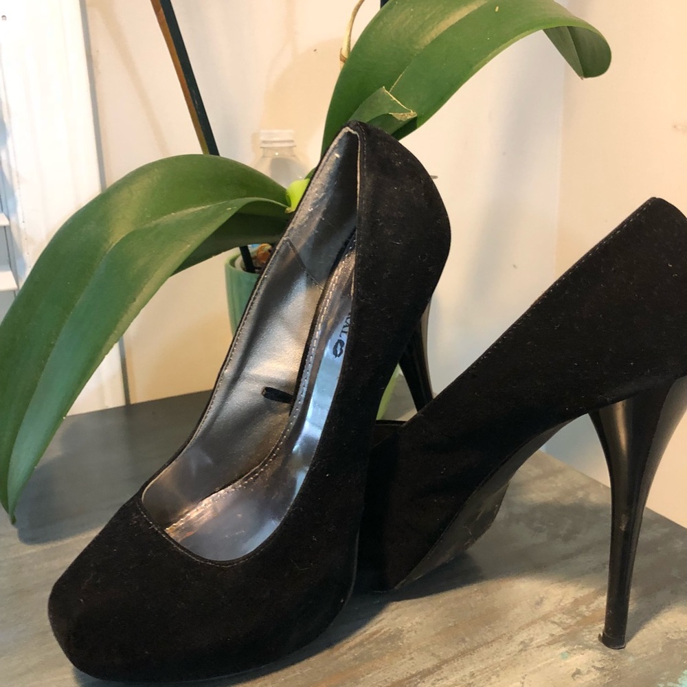 Shoes - Picture 3 of 3
